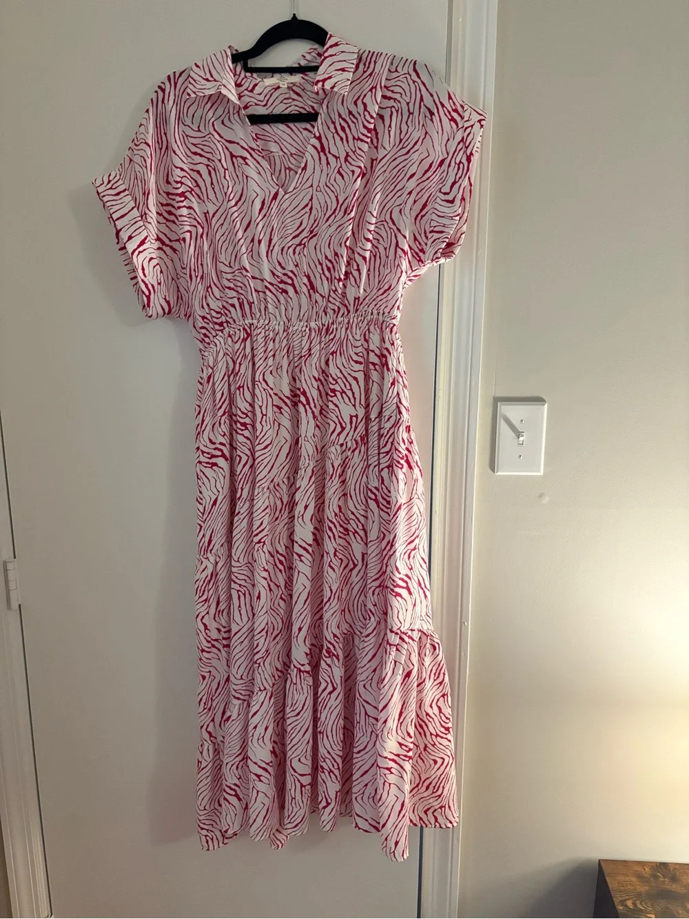 entro Pink Zebra-Print Midi Dress with V-Neck - Picture 2 of 4